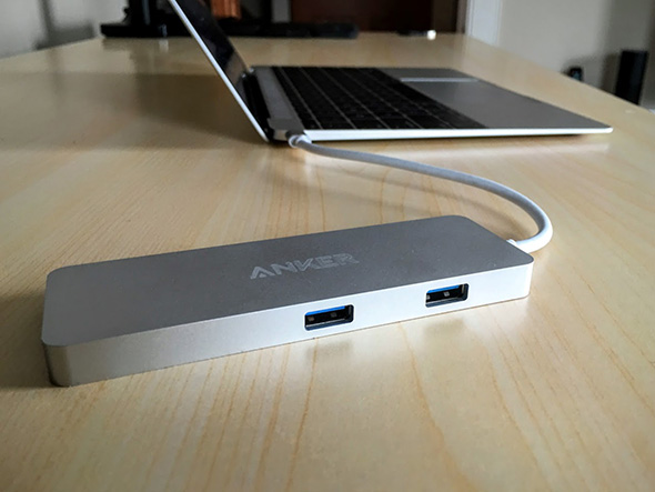 Anker-Premium-USB-C-Hub-connected-macbook