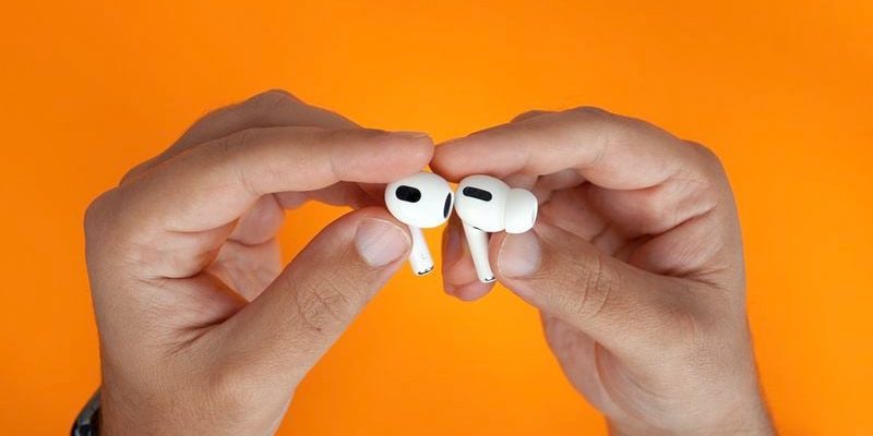 5 hidden features in the AirPods that many not - Islam