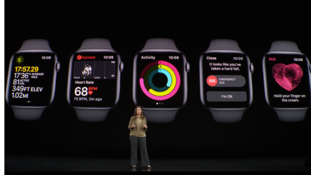 Van iPhoneIslam.com, een vrouw voor meerdere schermen van Apple Watches waarop de laatste geruchten over de Apple X te zien zijn.