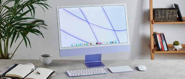 De iPhoneIslam.com, un escritorio superior de computadora con pantalla azul que muestra noticias al margen para la semana del 11 al 17 de agosto.