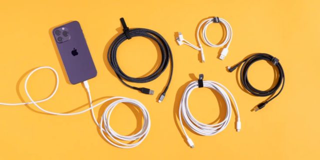 از iPhoneIslam.com، مجموعه ای از کابل ها و یک تلفن در پس زمینه زرد.