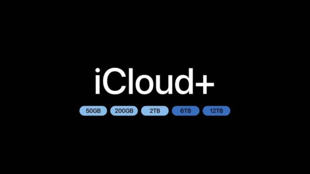 De iPhoneIslam.com, logotipo de iCloud sobre fondo negro.