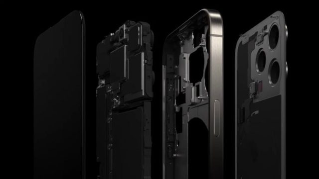 iPhoneislam.com से, विभिन्न भागों वाला एक काला iPhone 11।