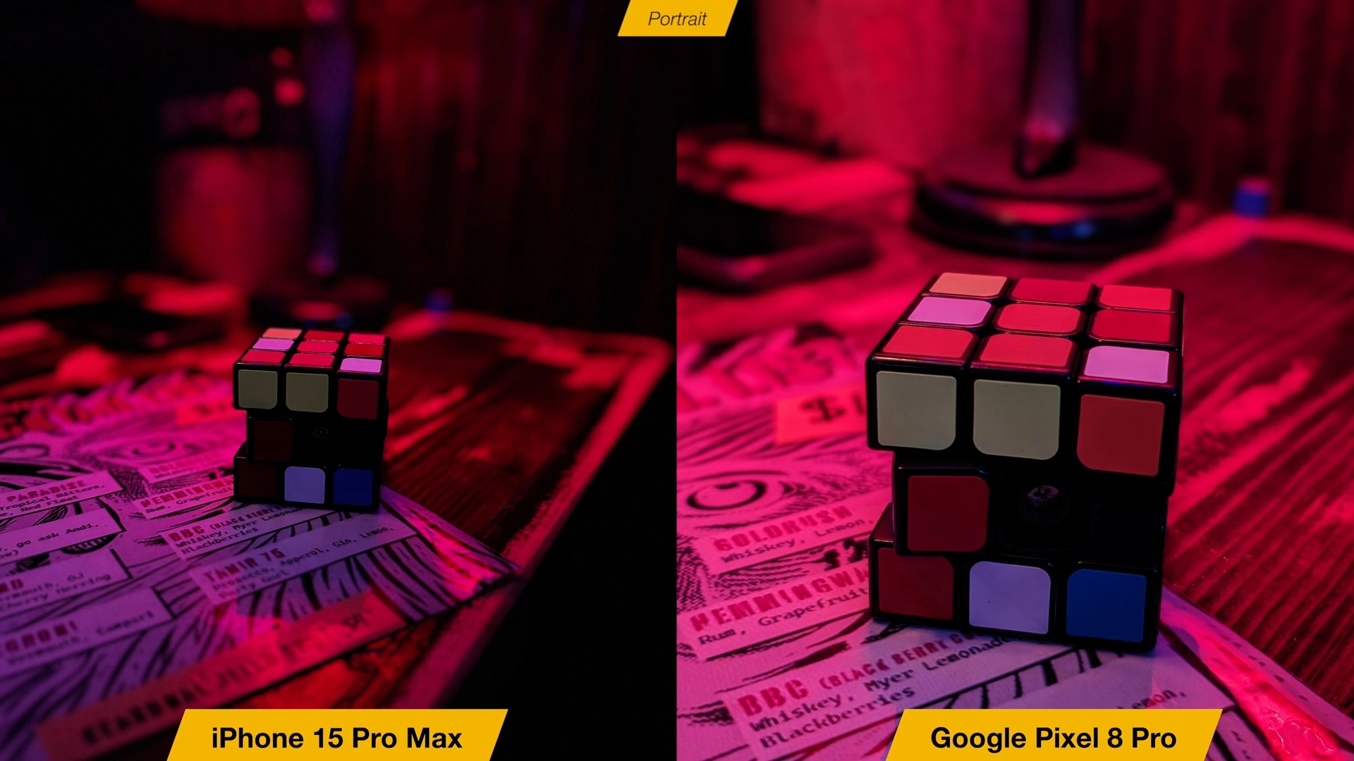 Vergelijk op iPhoneIslam.com twee afbeeldingen van een Rubiks kubus op een tafel.