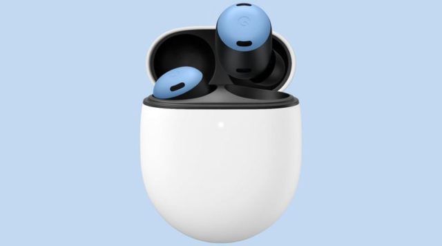 من iPhoneIslam.com، سماعات Xiaomi airpods باللون الأبيض والأزرق على خلفية زرقاء.