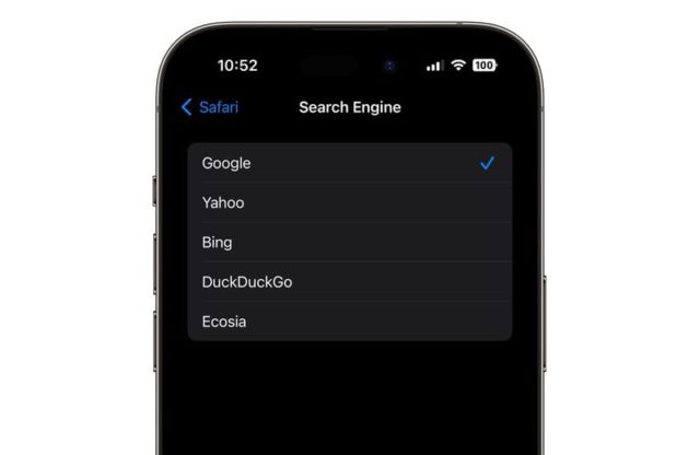 iPhoneIslam.com에서 화면에 검색 엔진이 표시된 휴대폰.