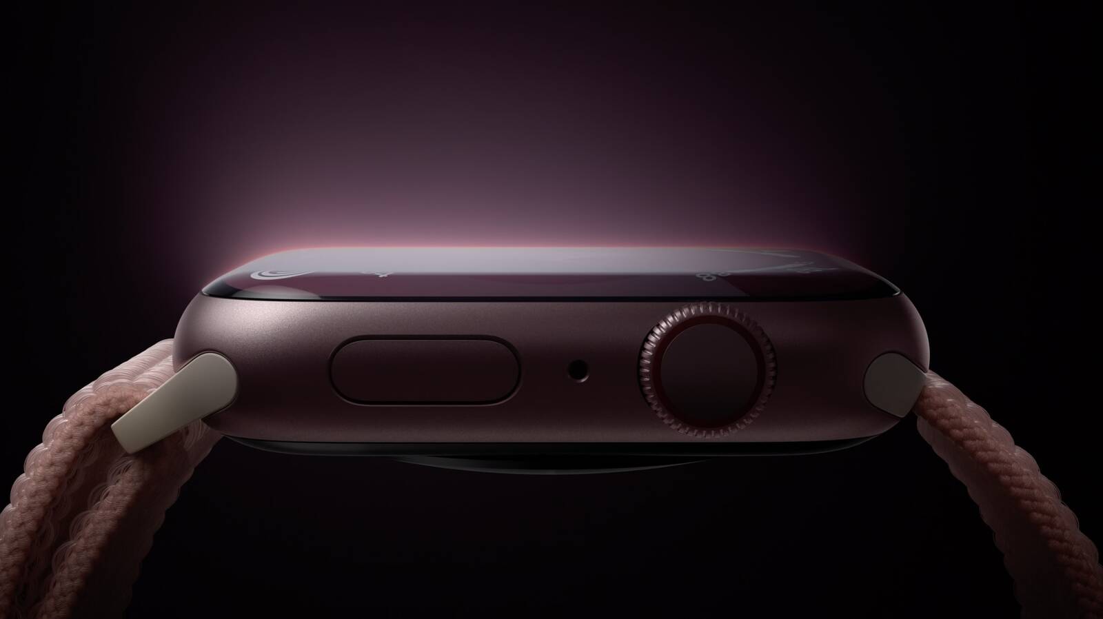 من iPhoneIslam.com، ساعة Apple Watch Series 9 بحزام وردي.