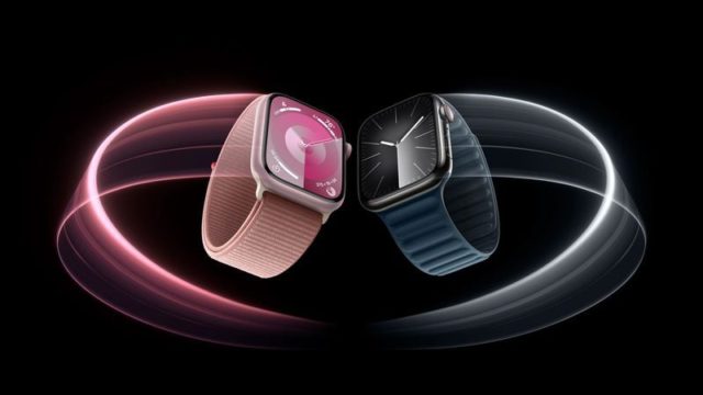 来自 iPhoneIslam.com 的两款 Apple Watch Series 3 手表出现在黑色背景上，展示了其时尚的设计。