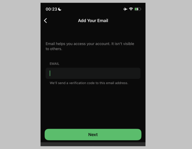 Z iPhoneIslam.com: ekran telefonu pokazujący funkcję „Dodaj swój adres e-mail”.