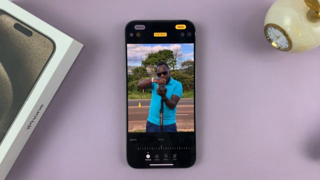 من iPhoneIslam.com، هاتف مذهل به صورة رجل بجوار صندوق يضم كاميرا مذهلة.