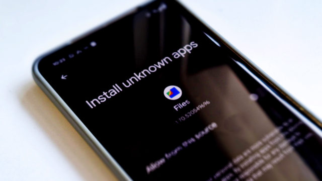 Von iPhoneIslam.com wird ein Telefon mit der Option angezeigt, unbekannte Apps zu installieren.