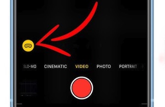 من iPhoneIslam.com، هاتف به سهم أحمر يشير إلى الكاميرا ويتميز بإمكانية التقاط الفيديو المكاني.