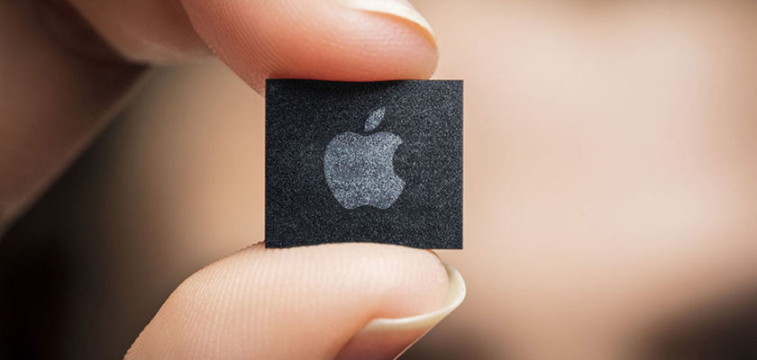 Van iPhoneIslam.com houdt een vrouw een klein appelschijfje vast, omgeven door draadloze netwerkchips.