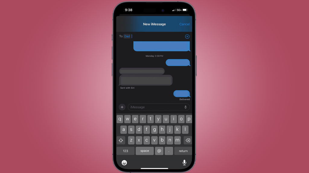 من iPhoneIslam.com، شاشة هاتف تعرض رسالة نصية بتحديث iOS 17.