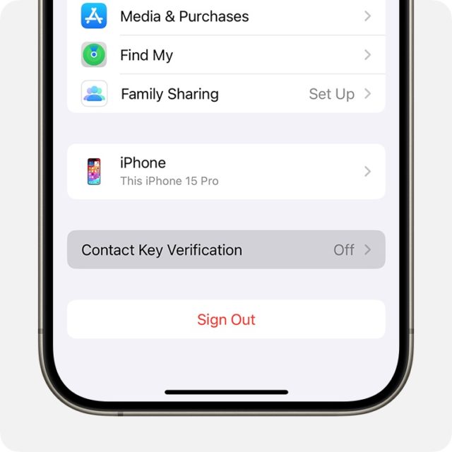 Z iPhoneIslam.com zrzut ekranu aplikacji iMessage pokazujący weryfikację kontaktu na iPhonie