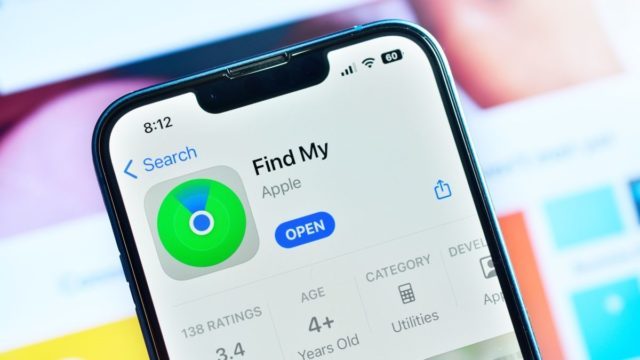 iPhoneIslam.com の「Find My」アプリを備えた携帯電話。