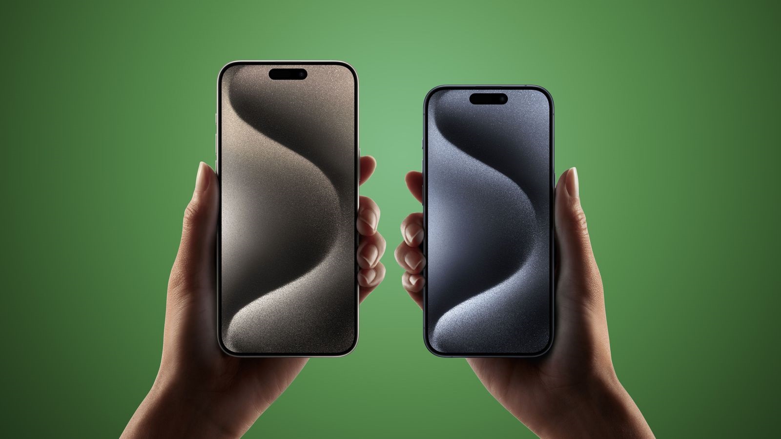 من iPhoneIslam.com، جهازان iPhone ممسكان بيدين على خلفية خضراء.