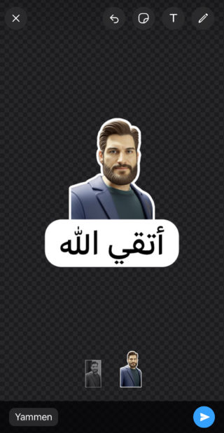 من iPhoneIslam.com، لقطة شاشة لتطبيق عربي يظهر فيه رجل يرتدي بدلة ويستخدم أداة صنع الملصقات.