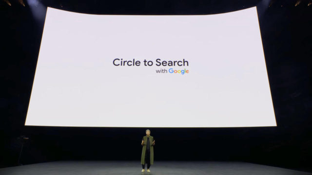 من iPhoneIslam.com، رجل يقف أمام شاشة كبيرة تعرض إطلاق مؤتمر Samsung Unpacked 2024 لسلسلة Galaxy S24، مع ظهور عبارة "دوائر للبحث" بشكل بارز