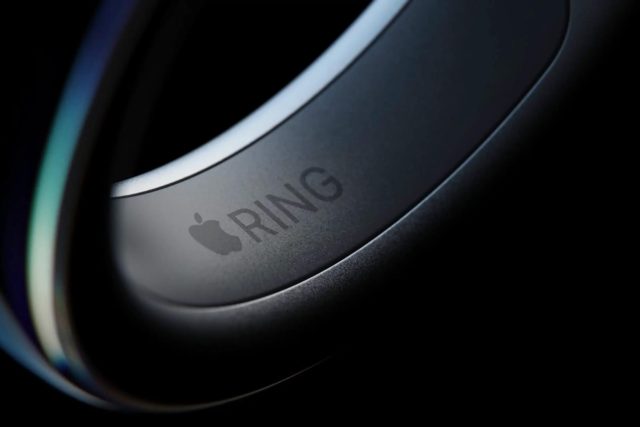 من iPhoneIslam.com، لقطة مقربة للخاتم الذكي من Apple، الذي يعرض تصميمه الأنيق وميزاته المتقدمة.