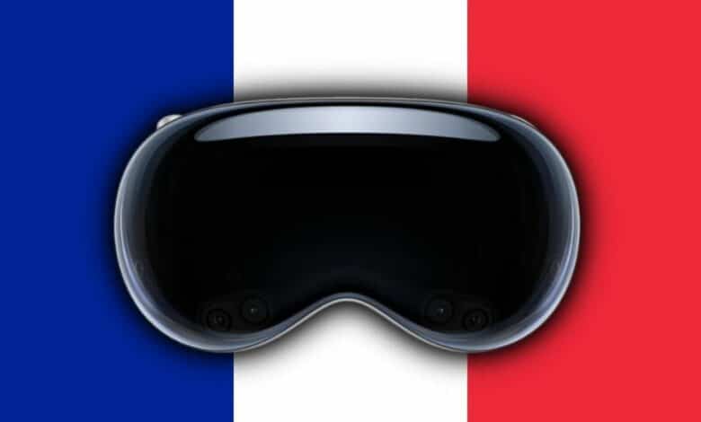 من iPhoneIslam.com، سماعة الواقع الافتراضي Vision Pro متراكبة على العلم الفرنسي.