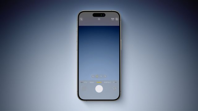 来自 iPhoneIslam.com，一款带有渐变背景屏幕摄像头界面的智能手机。新闻在一旁。