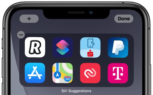من iPhoneIslam.com، لقطة مقربة لشاشة هاتف ذكي تعرض أيقونات تطبيقات متنوعة و"اقتراحات siri" في الأسفل، مع ميزة "الضغط على ظهر الآي-فون"