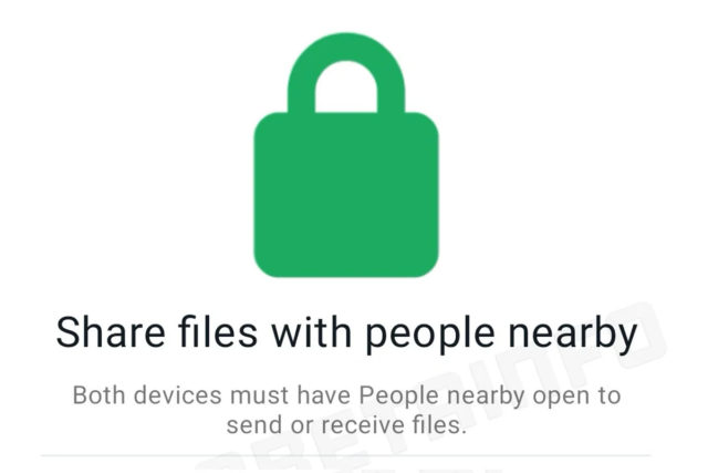 来自 iPhoneIslam.com，一张绿色锁图标的图画，其下方带有文字，上面写着“使用附近的人功能共享文件”，并附有说明两个设备必须打开附近的人目标才能发送的注释