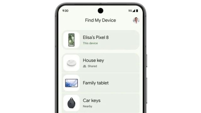 من iPhoneIslam.com، تعرض شاشة الهاتف الذكي تطبيق "Find My Device"، مع إدراج عناصر مثل "Elisa's Pixel 8" و"مفتاح المنزل" و"Family Tablet" و"مفاتيح السيارة". من بين ميزاته البديهية، يقدم تحديث iOS 17.5 إمكانات محسنة لتتبع العناصر، ويتكامل بسلاسة مع أجهزتك.