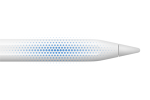 من iPhoneIslam.com، لقطة مقربة لقلم آبل برو بجسم أبيض ونمط من النقاط الزرقاء التي تتحول من الكثيفة إلى المتناثرة. يتميز القلم بتصميم أنيق وعصري.