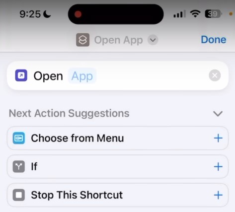 من iPhoneIslam.com، لقطة شاشة للهاتف الذكي تعرض واجهة تطبيق آي فون مع خيارات "اقتراحات الإجراء التالي" بما في ذلك "الاختيار من القائمة" و"إذا" و"أوقف هذا الاختصار".