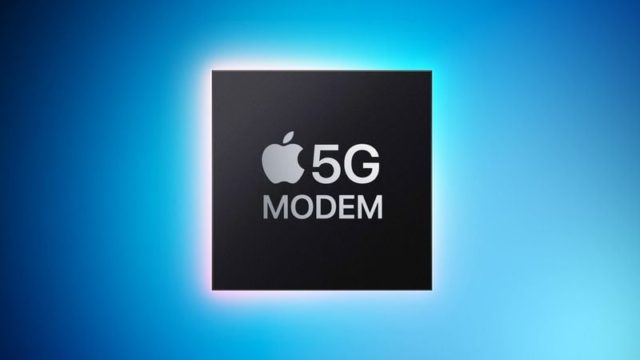 С сайта iPhoneIslam.com Черный чип квадратной формы с логотипом Apple и текстом «5G MODEM» на синем градиентном фоне становится заголовком на этой неделе.