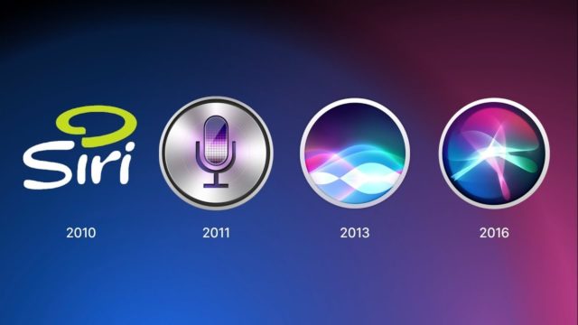 من iPhoneIslam.com، تُظهر شعارات Siri التي نشأت من عام 2010 إلى عام 2016 التطور في التصميم، حيث تحولت من نص أخضر إلى أيقونة ميكروفون وأشكال موجية، وفي النهاية دوامة ملونة.