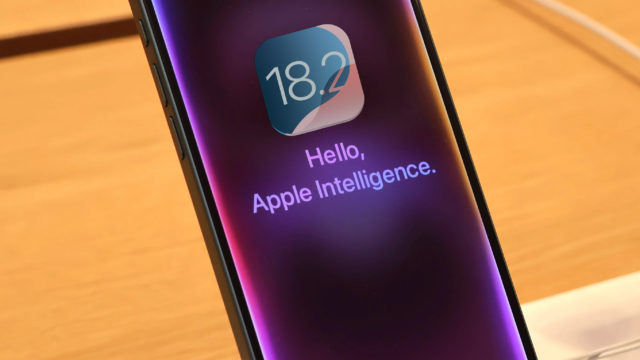 iPhoneIslam.com에서 스마트폰 화면에는 "Hello, Apple Intelligence"라는 텍스트와 그 위에 "iOS 18.2" 아이콘이 표시됩니다.