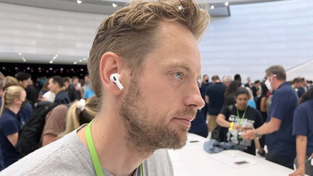 ما هي أفضل سماعات AirPods للمكالمات الهاتفية؟
