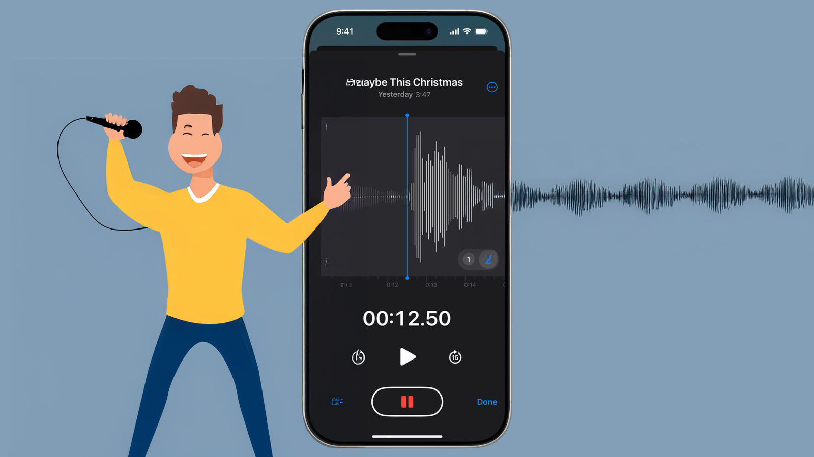 من iPhoneIslam.com، شخص مصور يغني في ميكروفون بجوار هاتف ذكي ويعرض تطبيق تسجيل صوتي مع شكل موجي صوتي مرئي، ما يوضح سهولة إنشاء طبقات صوتية على الآي فون.
