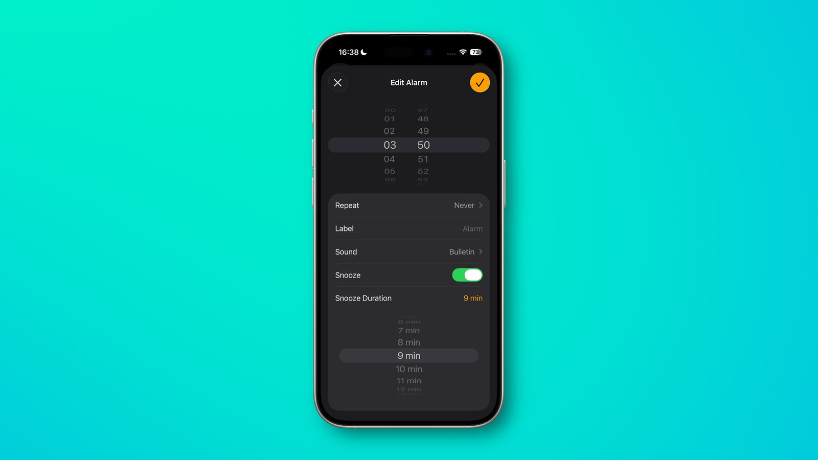 من موقع فون إسلام: شاشة الهاتف الذكي التي تعرض إعدادات تعديل المنبّه - الوقت والتكرار والتسمية والصوت والغفوة - على خلفية زرقاء، كما يظهر بعد تحديث iOS 26.