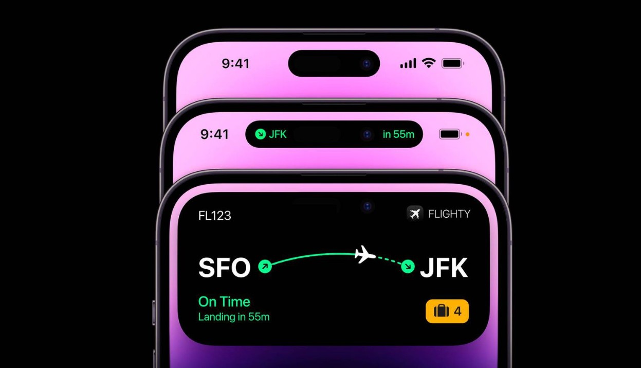 من موقع فون إسلام: تعرض ثلاثة هواتف ذكية أرجوانية اللون، بما في ذلك هاتف آيفون 18 برو برو مع ميزات جديدة، حالة الرحلة من مطار سان فرانسيسكو إلى مطار جون كينيدي، وتظهر أن الرحلة في موعدها المحدد وستهبط بعد 55 دقيقة.