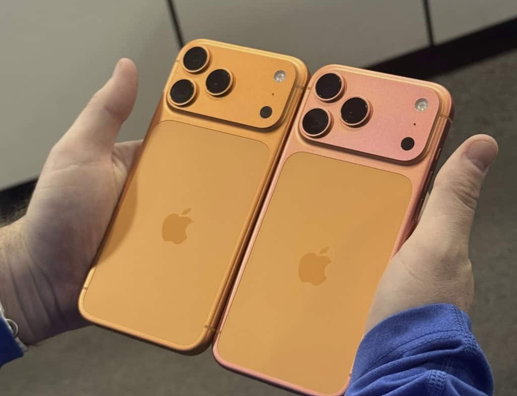 من موقع فون إسلام: يحمل الهاتفان طرازين باللونين البرتقالي والوردي أي بروبلين 17 بروبلين يتميزان بتصميم غير عادي قابل للطي ووحدات كاميرا خلفية كبيرة.