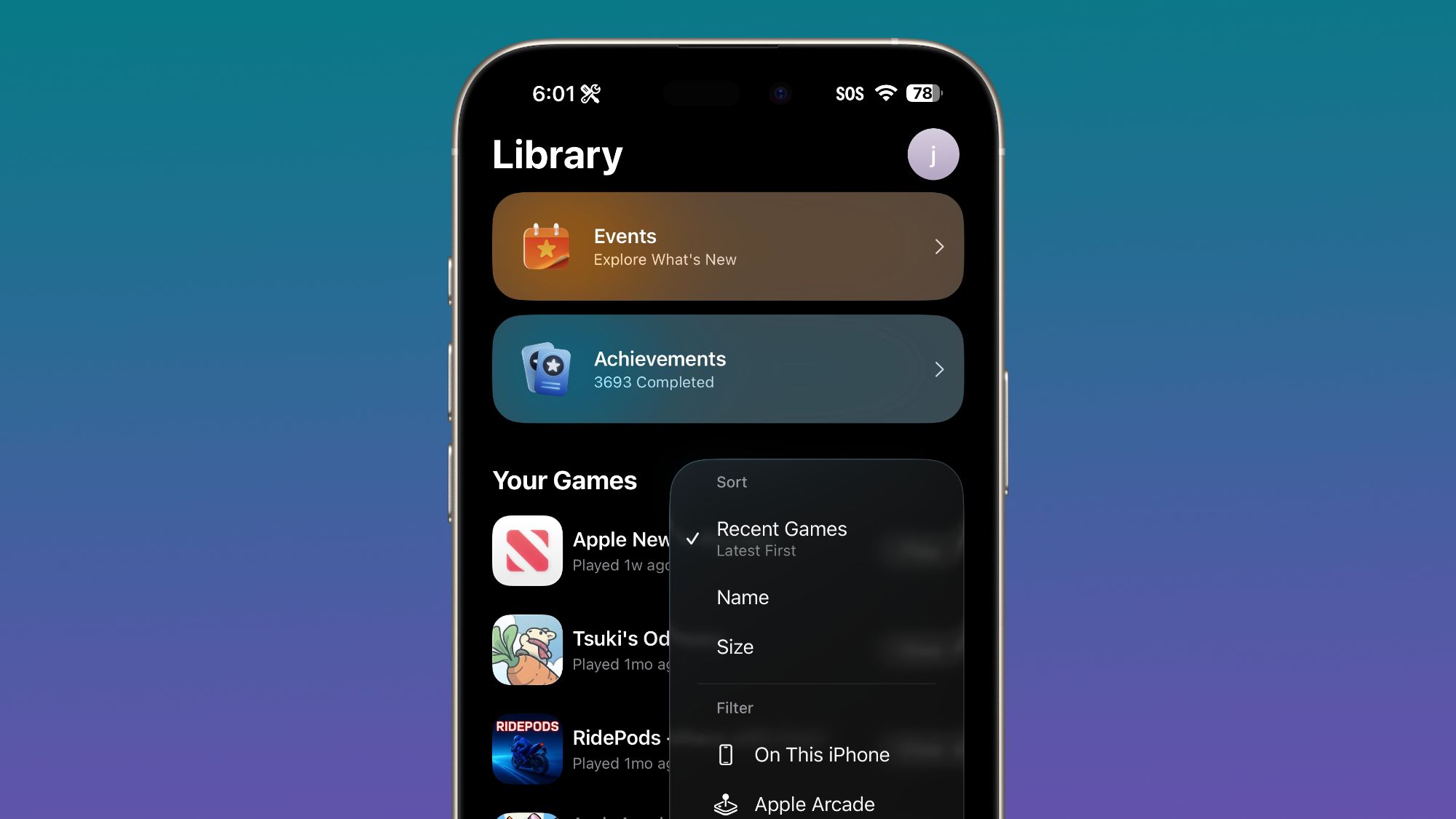 من موقع فون إسلام: تعرض شاشة الهاتف الذكي مكتبة من الألعاب والتطبيقات، مع فتح خيارات الفرز وإظهار الإنجازات المكتملة في الأعلى، مع تسليط الضوء على بعض ميزات نظام التشغيل iOS 26.2 الجديدة.