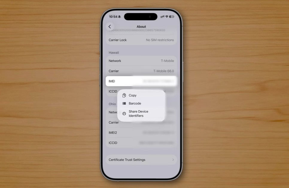من موقع فون إسلام: يعرض الهاتف الذكي الذي يعمل بنظام التشغيل iOS 26 شاشة "حول" مع معلومات الجهاز، ويكشف عن ميزات خفية. تعرض قائمة خيارات لنسخ معرّفات الأجهزة أو ترميزها أو مشاركتها - وهي مثالية لأي مستخدم آيي-فون يرغب في الوصول والتحكم السريع.