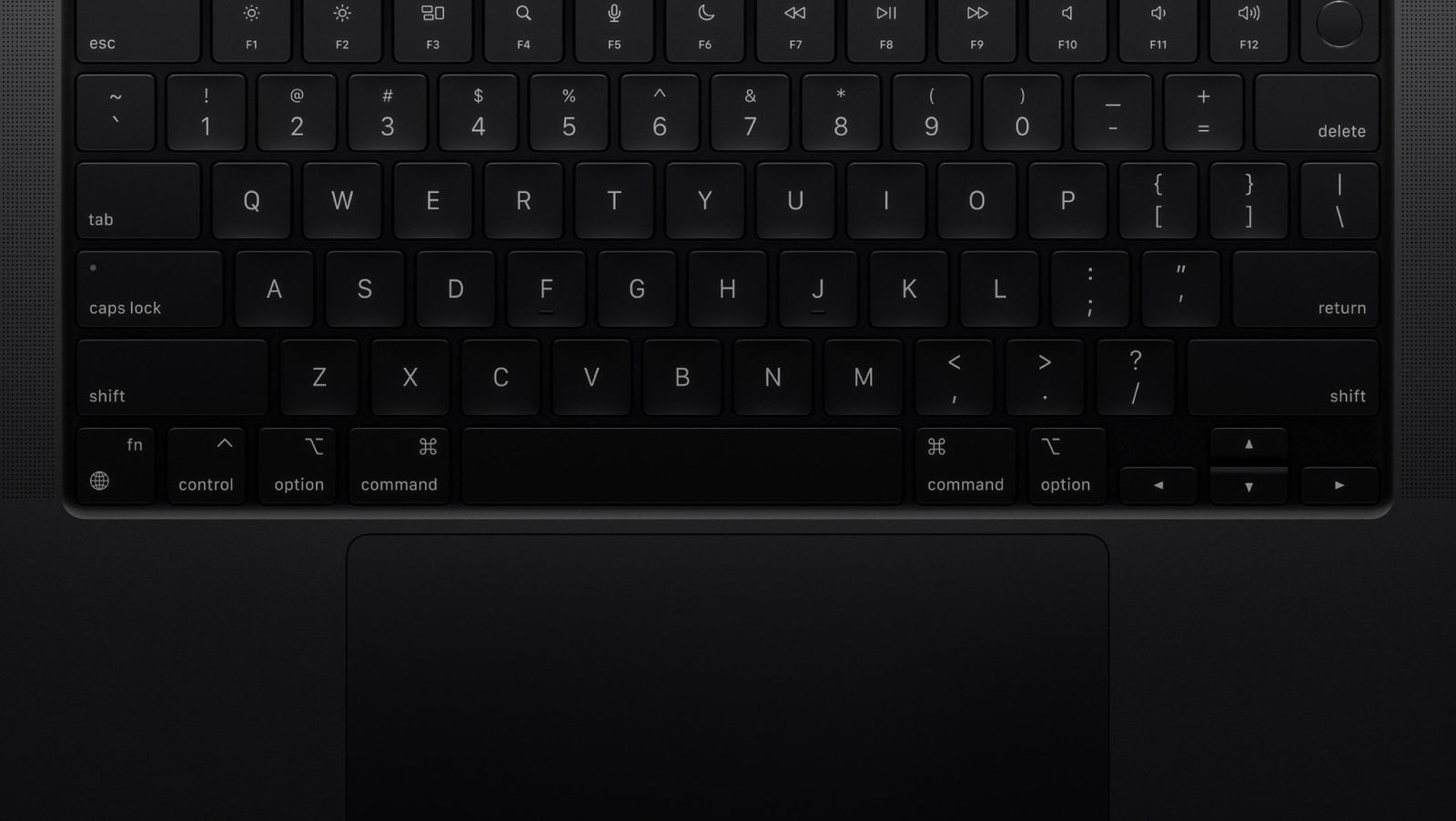 من موقع فون إسلام: منظر عن قرب للوحة مفاتيح الكمبيوتر المحمول السوداء، بما في ذلك لوحة التتبع ومفاتيح الأسهم ومفاتيح الوظائف، وهي مثالية لتصفح أخبار التقنيات أو متابعة أخبار على الهامش للأسبوع 6 - 12 مارس مارس.