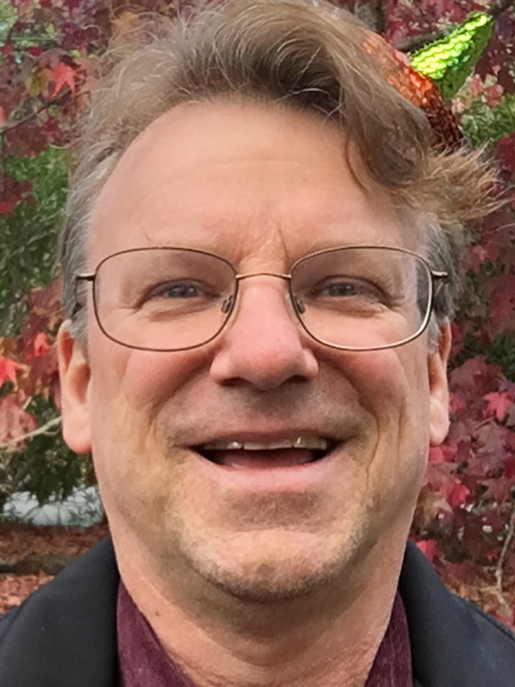 كريس إسبينوزا الموظف رقم 8