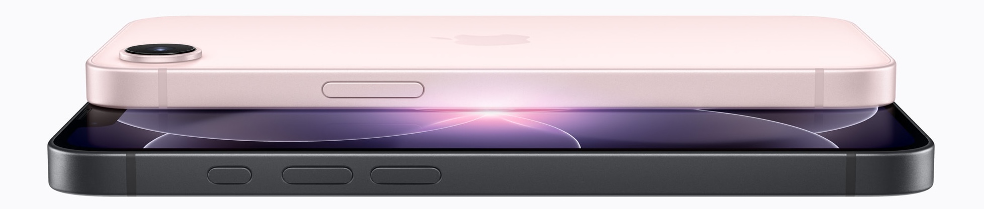 من موقع فون إسلام: تم وضع جهازي آيفون مكدسين، حيث تم وضع هاتف آيفون 17e باللون الوردي الذي يتميز بـ شريحة A19 ووجهه لأسفل فوق هاتف آيفون أسود وشاشته متجهة لأعلى وتظهر الأزرار الجانبية وعدسة الكاميرا.