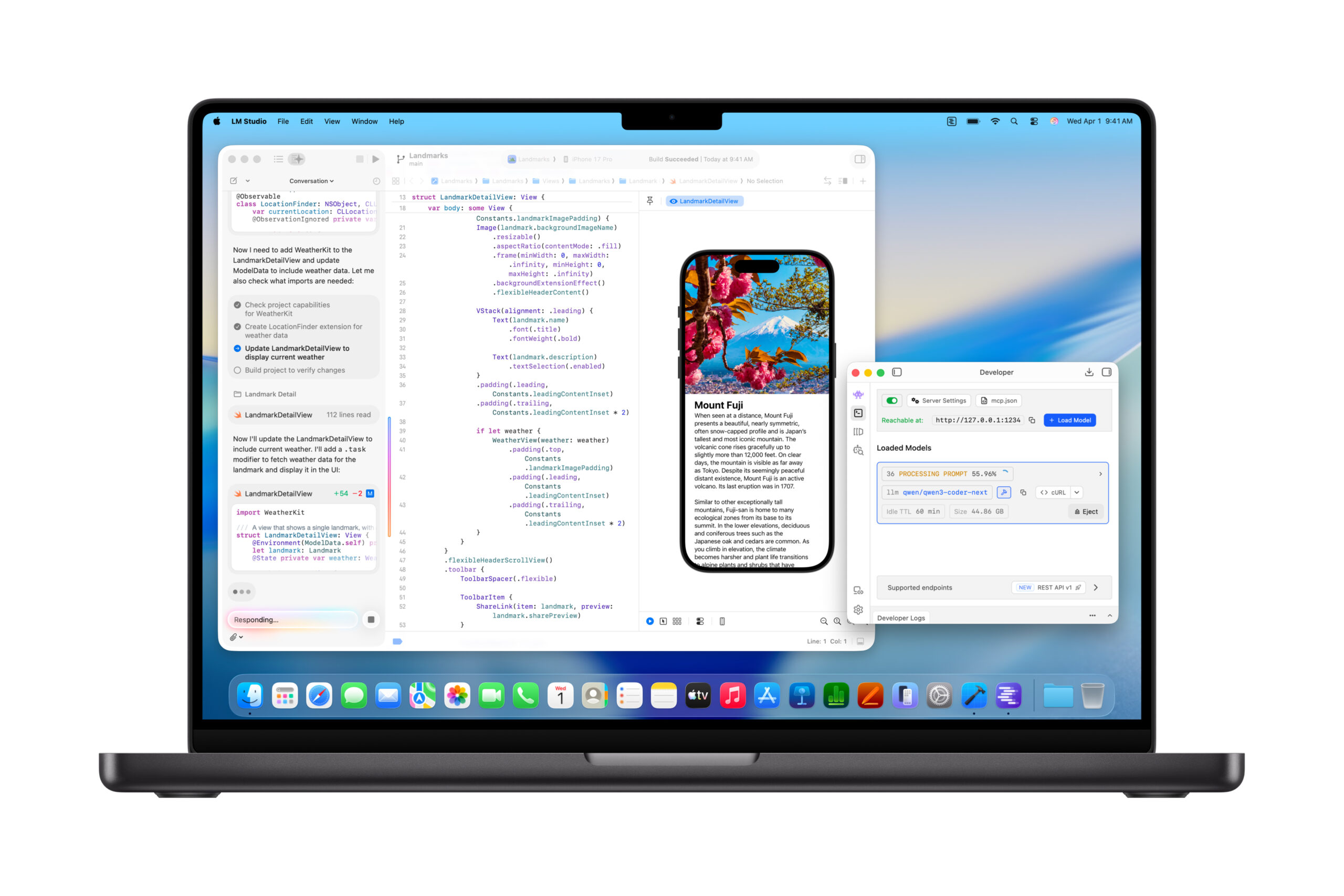 من موقع فون إسلام: تعرض شاشة الحاسوب المحمول بيئة تطوير Xcode من Apple مع التعليمات البرمجية ومعاينة محاكاة للآيفون ونوافذ إضافية للتطبيق مفتوحة على سطح المكتب.