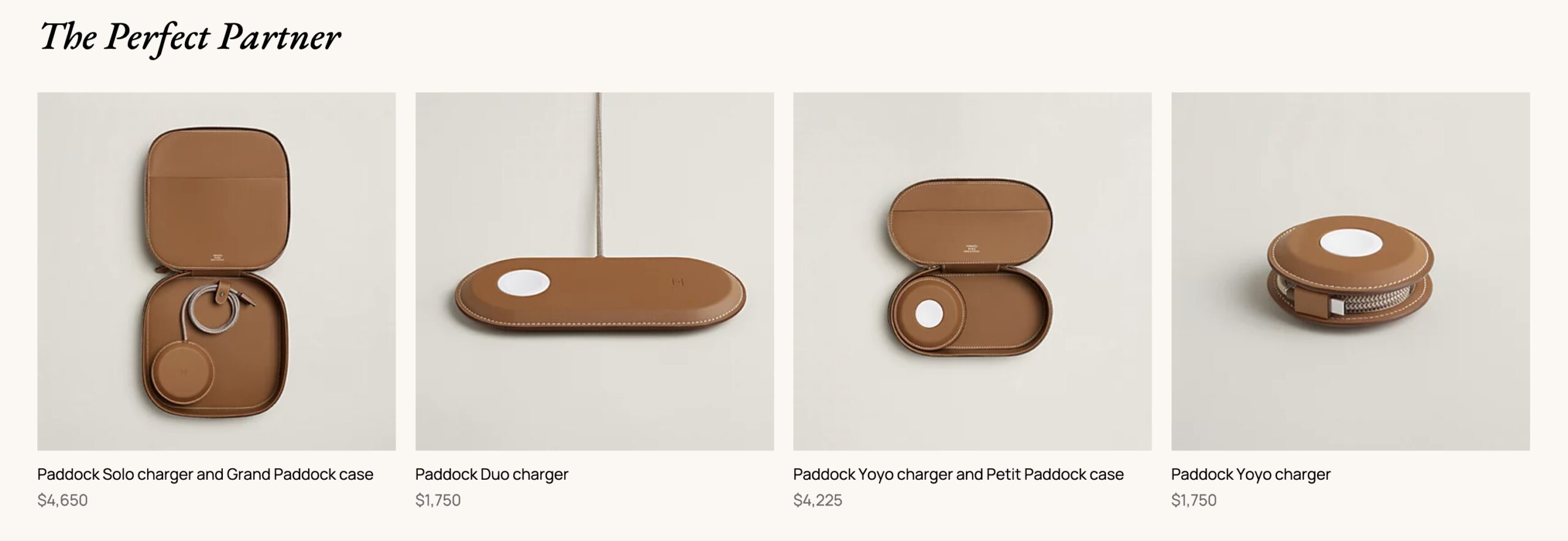 من موقع فون إسلام: تُعرض أربع حقائب جلدية بنية اللون للأكسسوارات التقنية والشواحن، بما في ذلك شاحن شاحن هيرميسميسف ماغ سيف فاغر، جنباً إلى جنب، حيث تتميز كل منها بشكل وحجرة مميزة لتنظيم الأجهزة الإلكترونية.