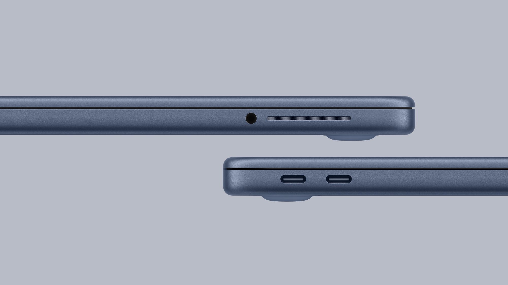 من موقع فون إسلام: منظر جانبي لجهازي كمبيوتر محمول أزرقين يظهران المنافذ؛ يحتوي الكمبيوتر المحمول العلوي على مقبس سماعة رأس وفتحة بطاقة SD، ويحتوي الكمبيوتر المحمول السفلي على منفذي USB-C.