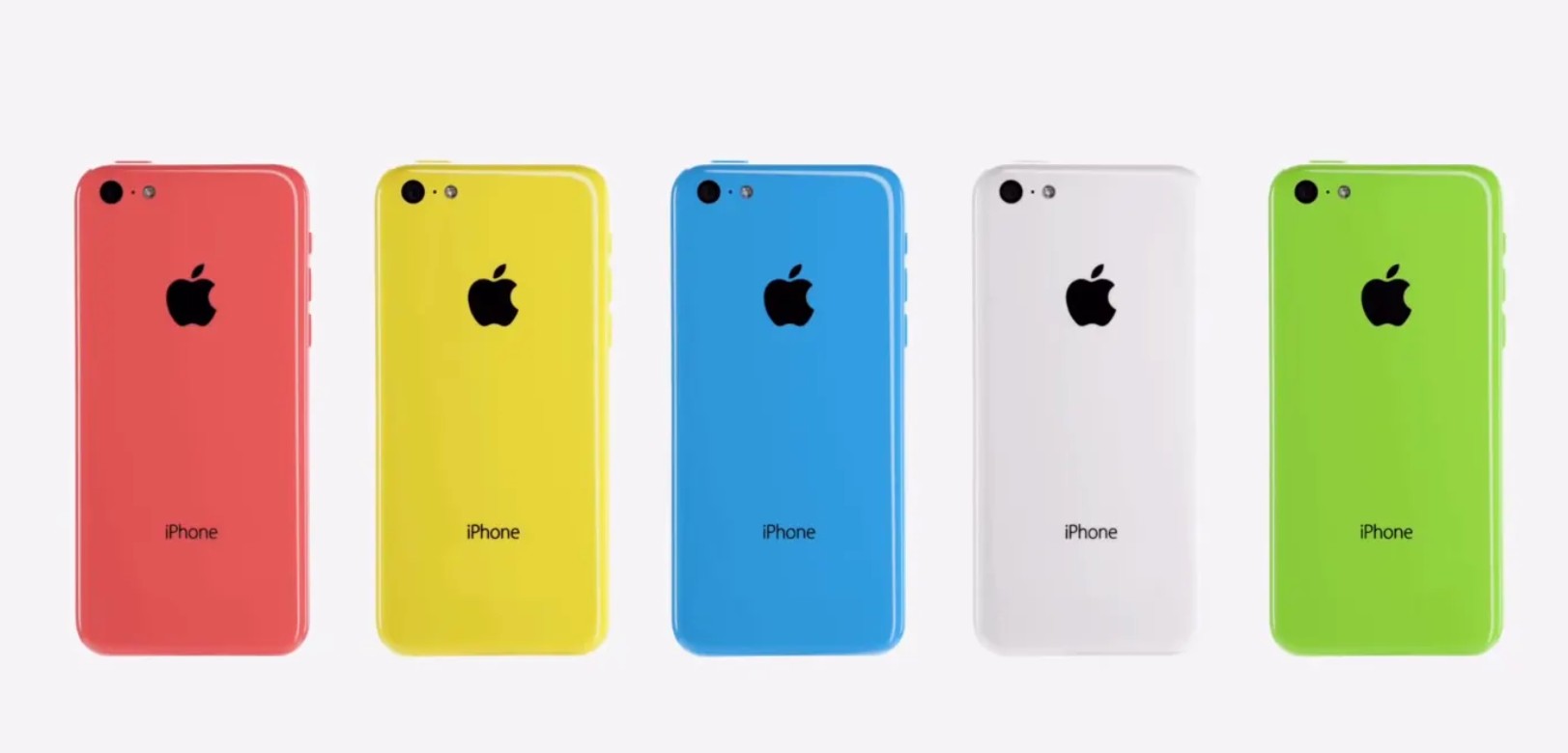 من موقع فون إسلام: تُعرض خمسة أجهزة آبل آي فون في صف واحد بألوان الأحمر والأصفر والأزرق والأبيض والأخضر. ويظهر على كل هاتف بلاستيكي شعار أبل وكلمة "آيفون" على ظهره.
