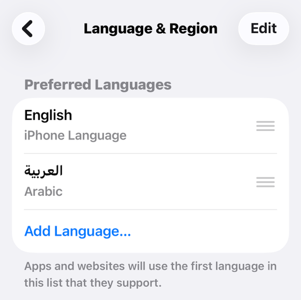 من موقع فون إسلام: لقطة شاشة لشاشة إعدادات اللغة والمنطقة في iPhone تُظهر اللغة الإنجليزية والعربية كلغات مفضلة، مع خيار لإضافة لغة أخرى - مثالية لمستخدمي تطبيق فونجرام الذين يحتاجون إلى دعم متعدد اللغات.