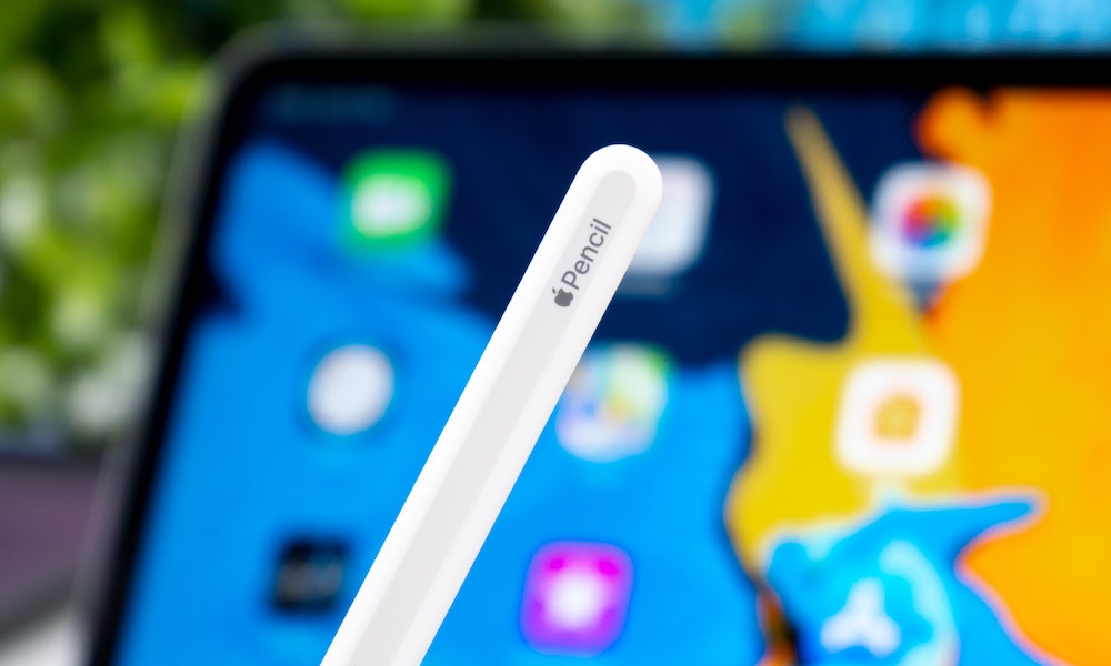 Apple Pencil next to an iPad